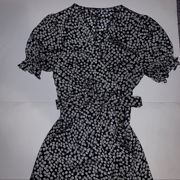 Floral wrap mini dress - Picture 3 of 5